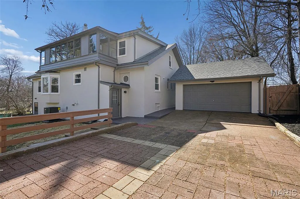 10235 Thorpe Ave photo 1