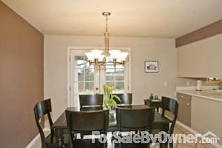 dining area off kitchen