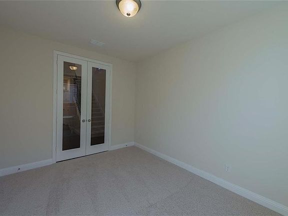 4th image of 2009 Eagle Aerie Ln