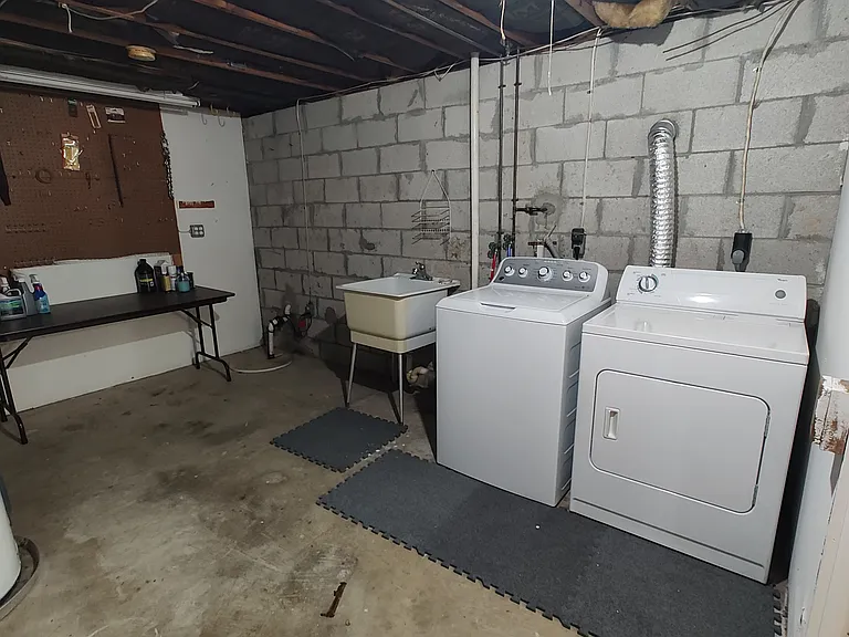 8638 Saxon Cir — Photo 31