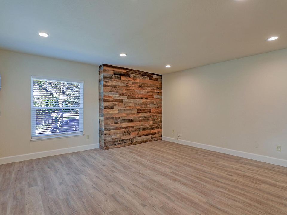 1st image of 470 Boynton Ave #9