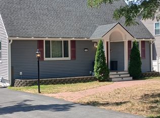 1582 Varnum Ave, Lowell, MA 01854