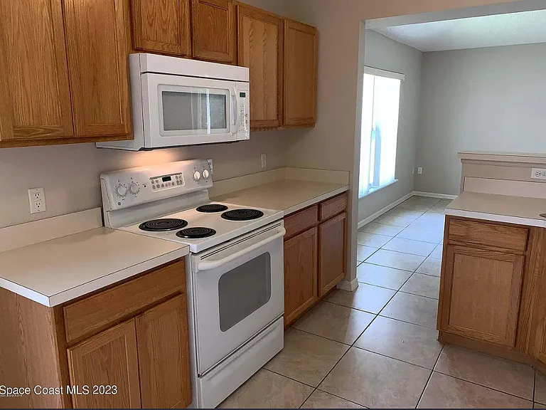 1736 La Maderia Dr SW — Photo 10
