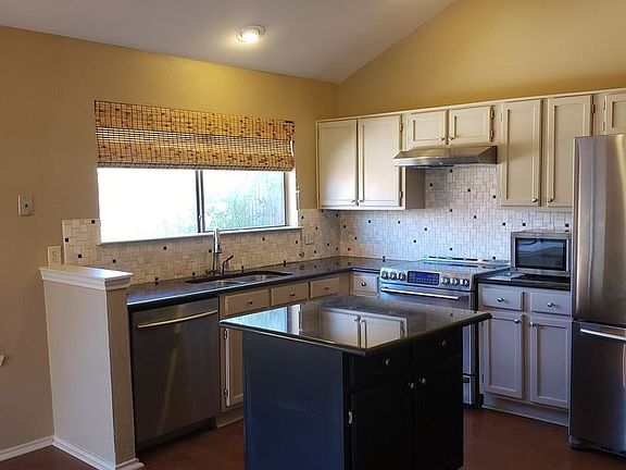 4th image of 708 Essex Pl