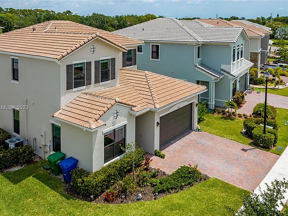 4th image of 8495 NW 39th Ct