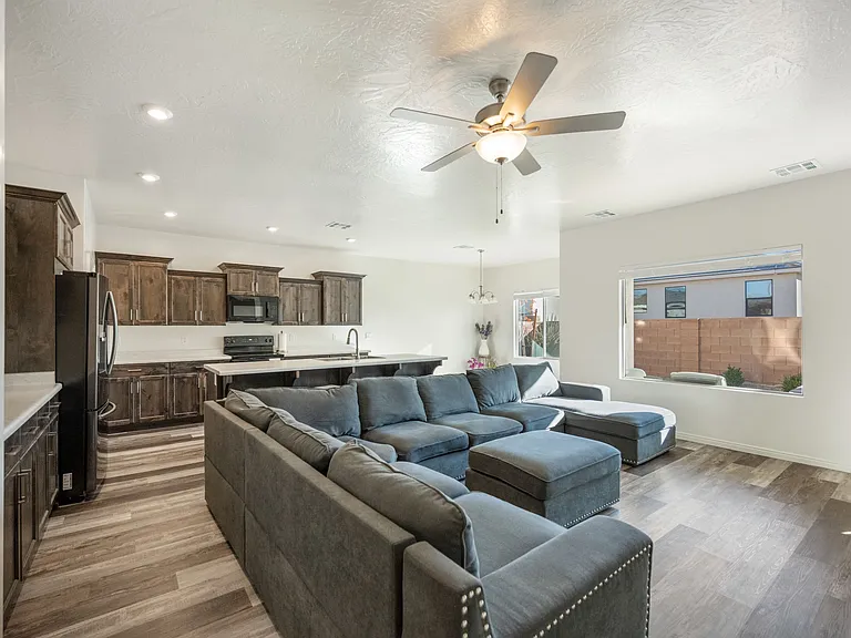 1382 E White Desert Dr — Photo 16