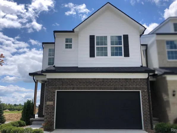 5540 E Spaniel Dr, Ann Arbor, MI 48108