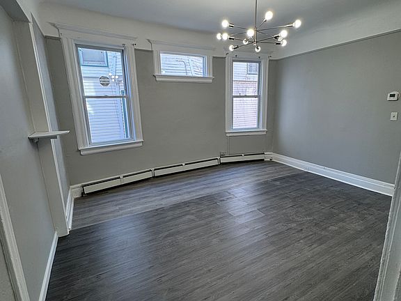 4th image of 11 Baldwin Ave Floor 1