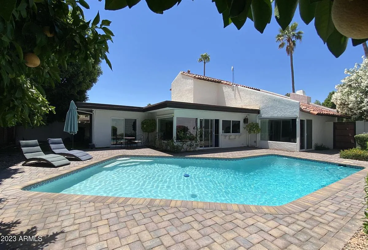 1061 E Segovia Dr — Photo 3