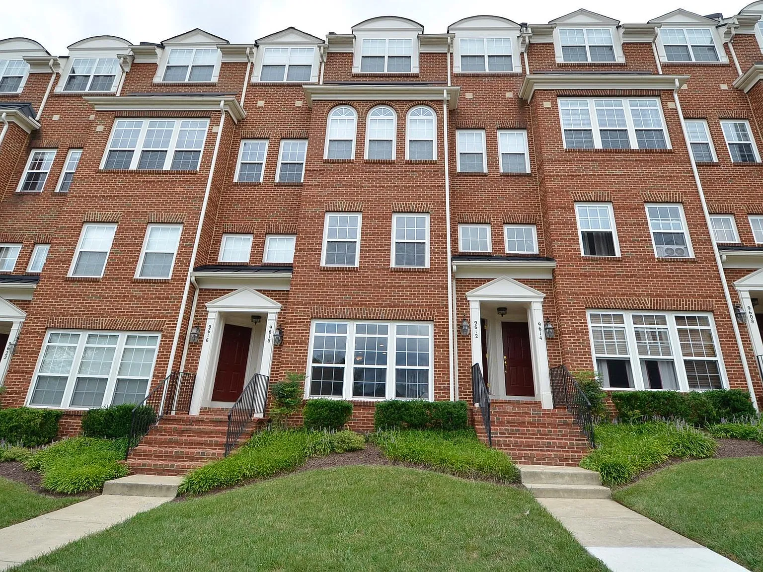 The Townes Condominium — Photo 1