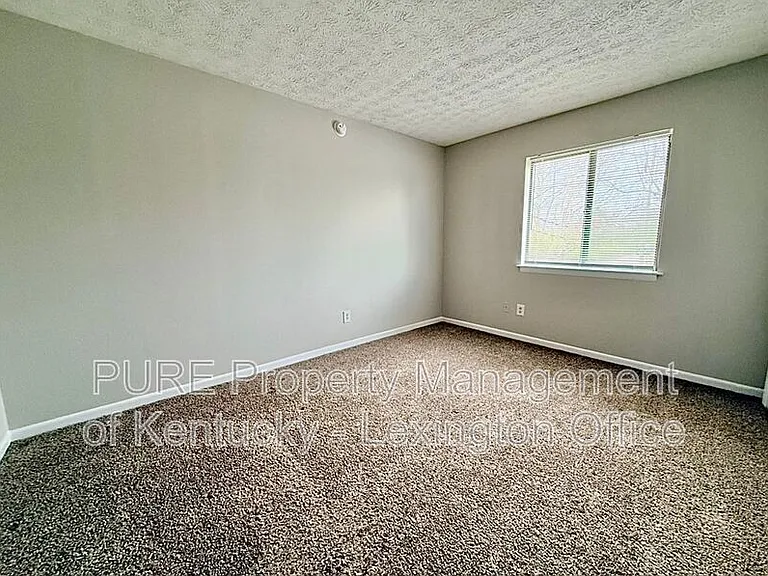3772 Camelot Dr #4 — Photo 10