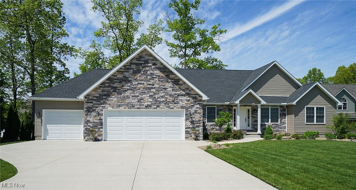 m*い様 house on the hill hq720.jpg?sqp=-