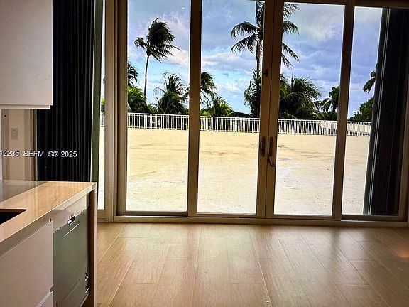3rd image of 881 Ocean Dr #Townhouse 3