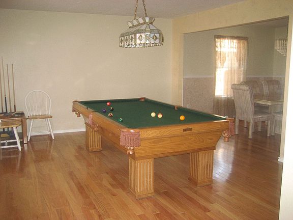 5th image of 1009 Greenbriar Ln