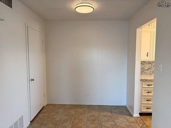 4th image of 1611 Bell St