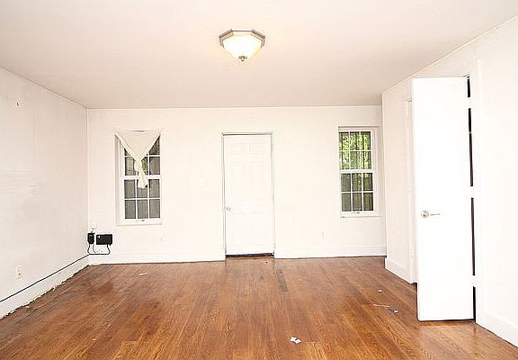 5th image of 482 Van Buren St #2