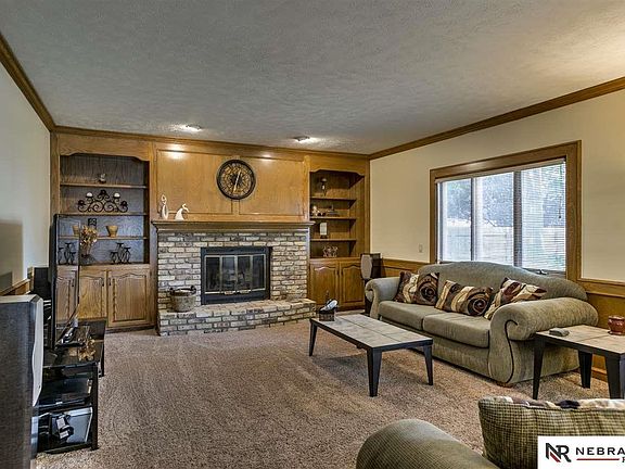5th image of 810 Elm Hurst Dr