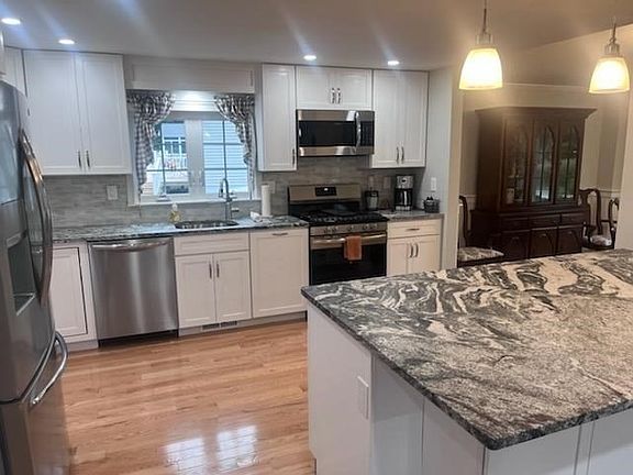 5th image of 27 Headlands Dr