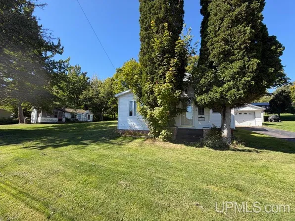 508 Bowling Ave, Baraga, MI 49908