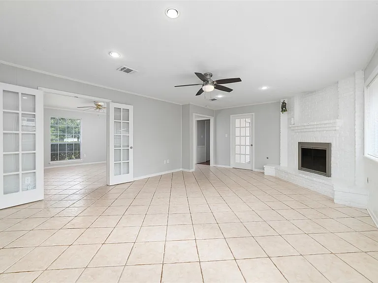 25602 Oakhurst Dr — Photo 11