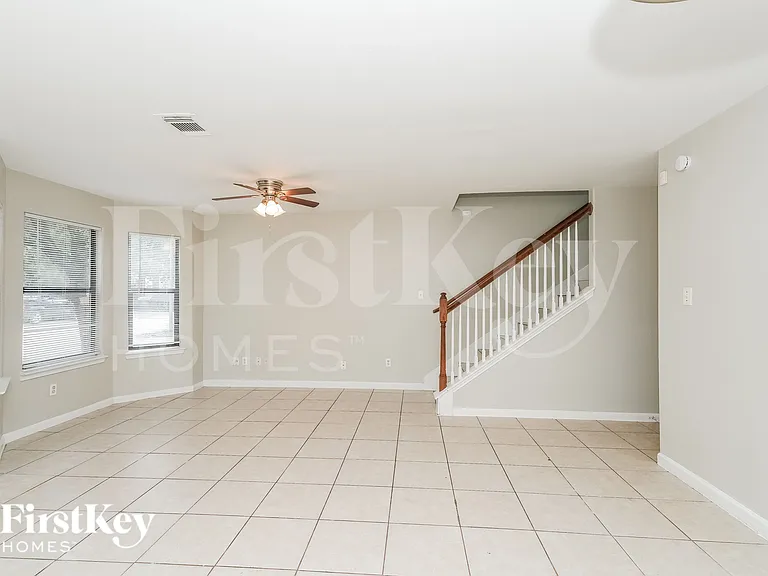 2920 La Estancia Ln — Photo 2