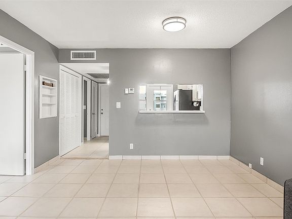 4th image of 2309 Park Lane #202