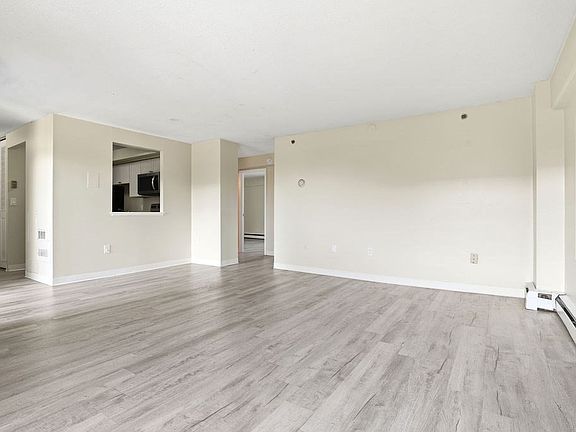 4th image of 1025 Hancock St Unit 4J