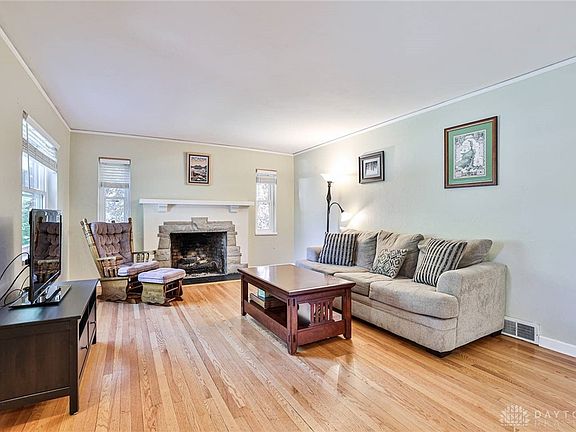 5th image of 404 Orchard Dr