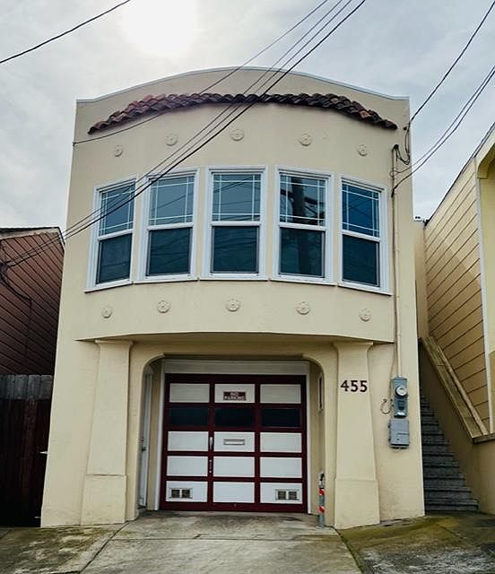 1st image of 455 Irvington St