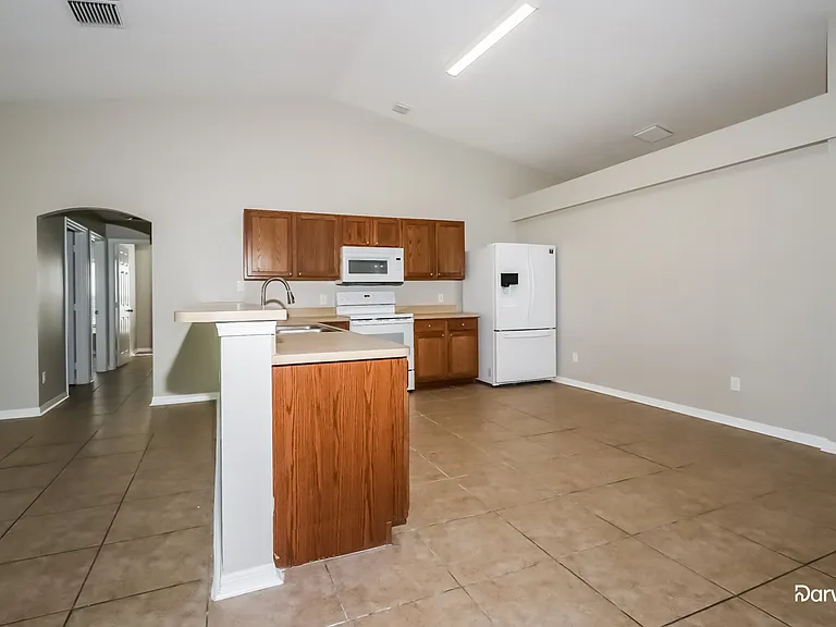 1219 SW Eleuthera Ave — Photo 4