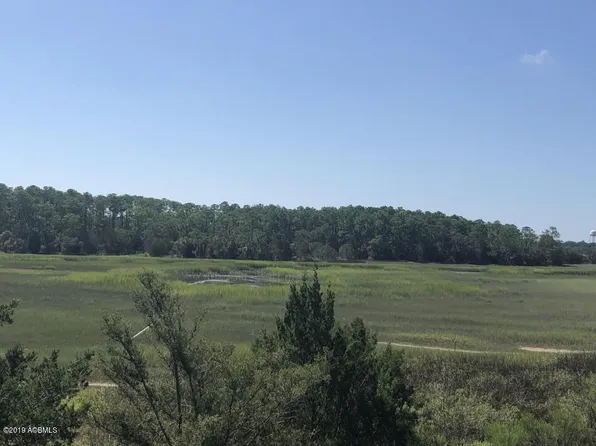 158 Eddings Point Rd, Saint Helena Island, SC 29920