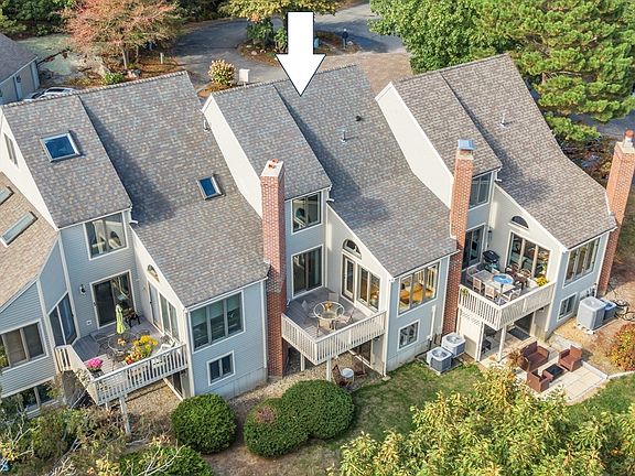 2nd image of 22 Bayridge Ln #22