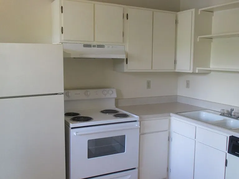 2200 Canyon — Photo 9