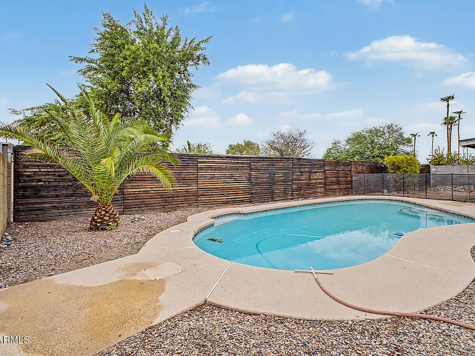 1134 W Hermosa Dr