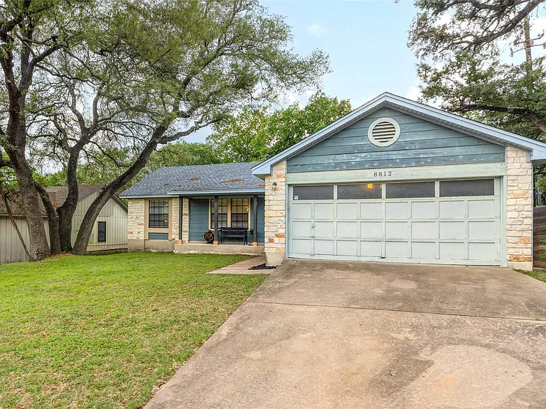 8812 United Kingdom Dr — Photo 2