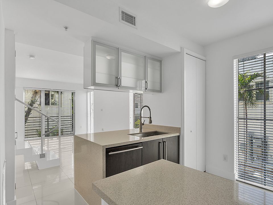 1st image of 928 Pennsylvania Ave #7