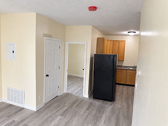 2nd image of 318 E Division St APT 2