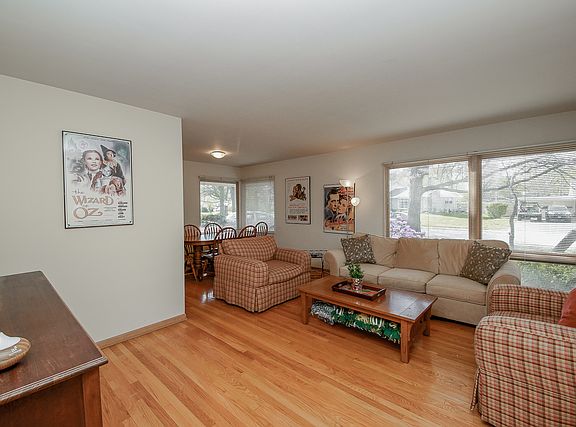 3rd image of 48 Oakwood Dr
