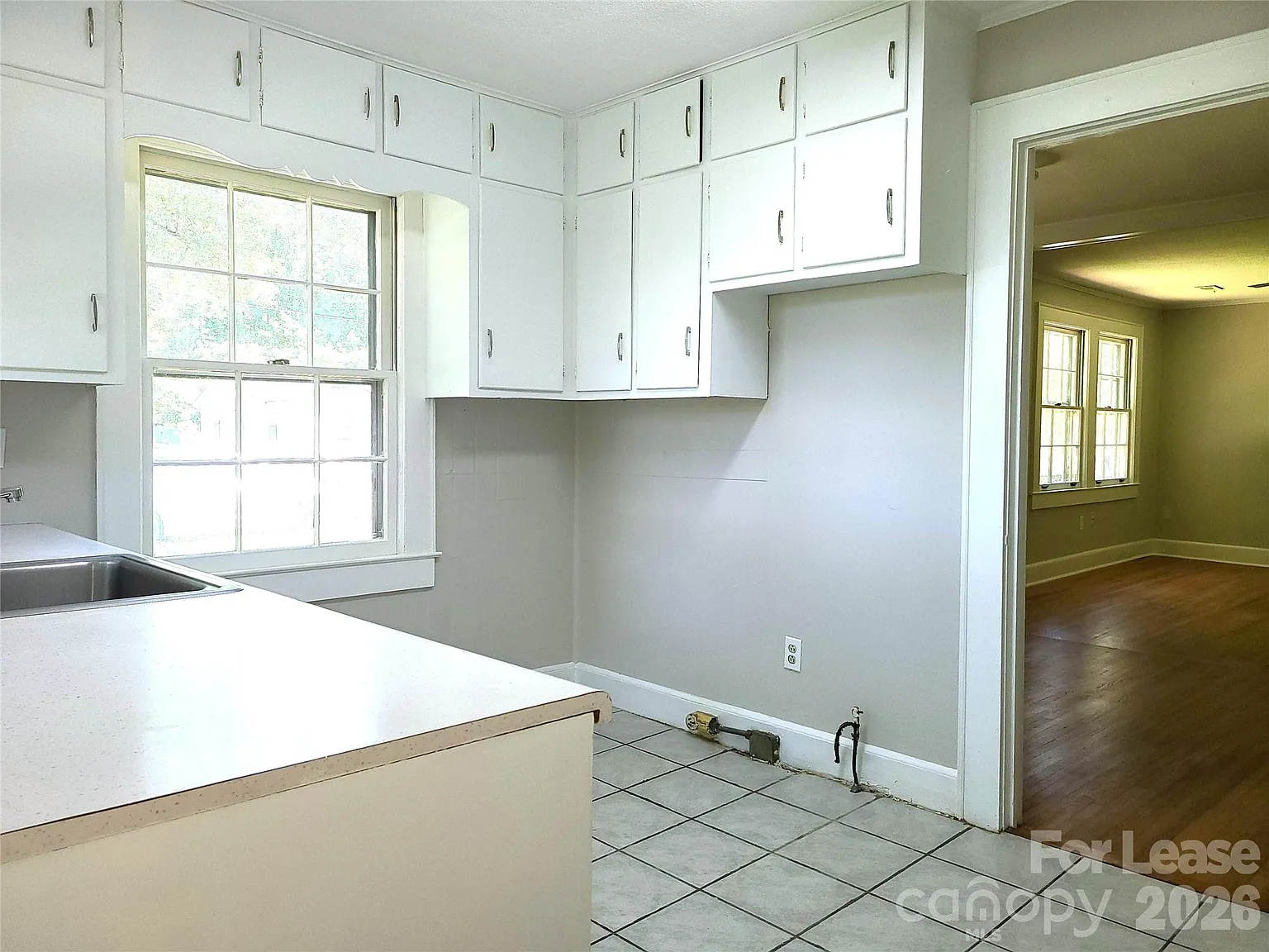 2 bed, 1.0 bath, $1,400 — Photo 4
