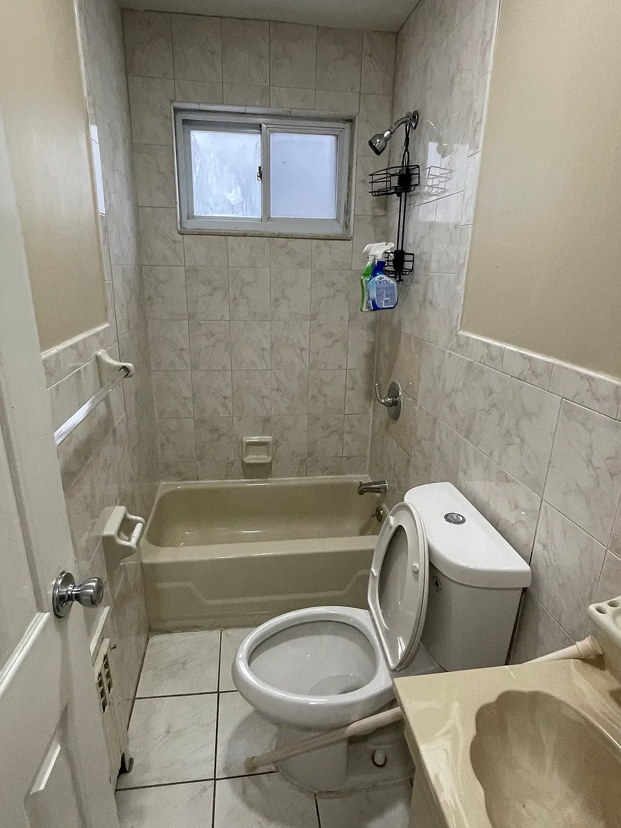 Building Photo - 2714 Harding Ave #1