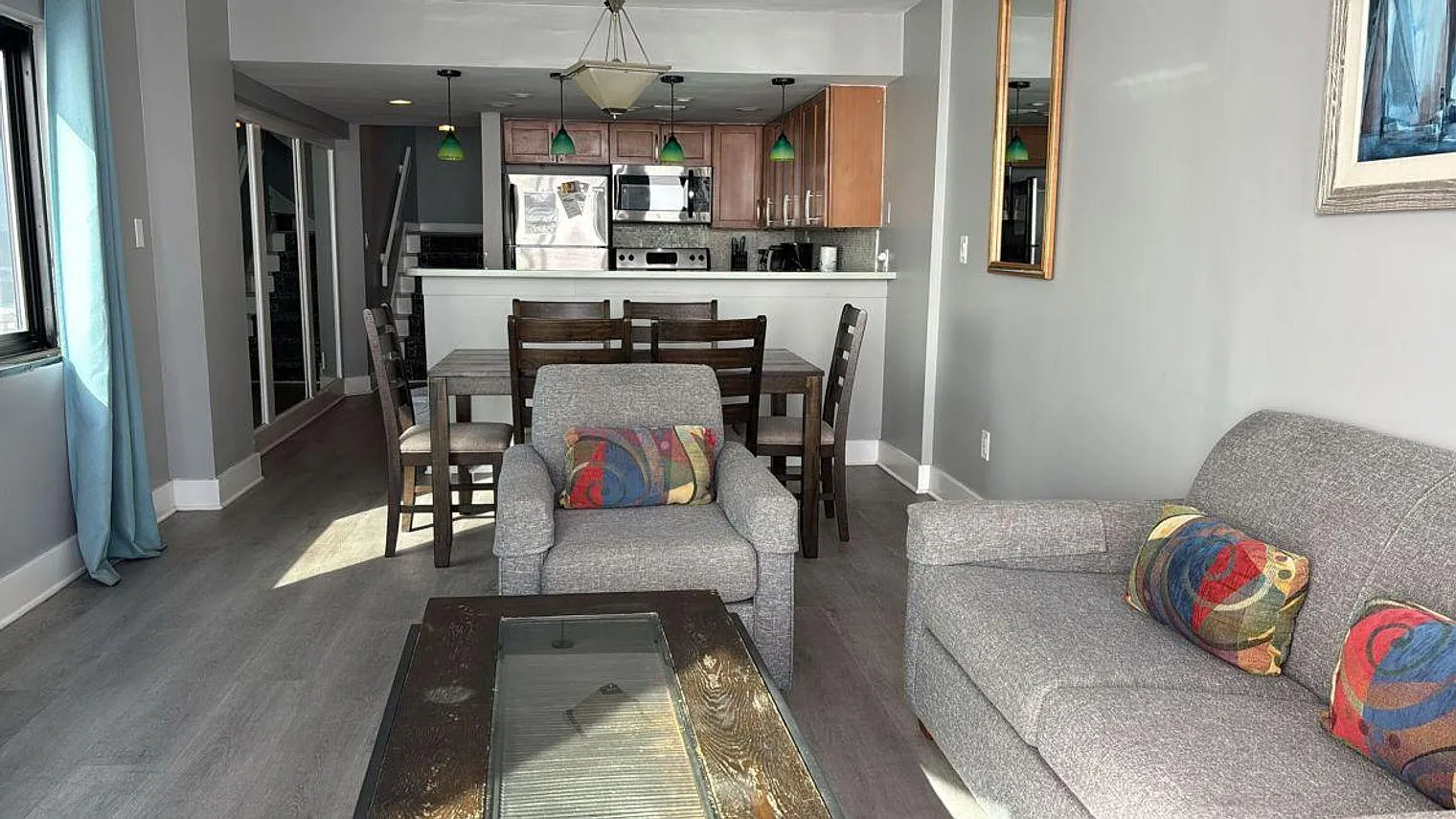 3 bed, 3.0 bath, 1194 sqft, $4,196 — Photo 2