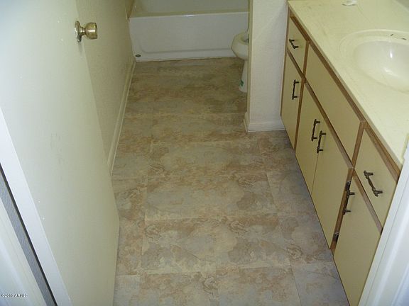 5th image of 2330 W Belmont Ave APT 10