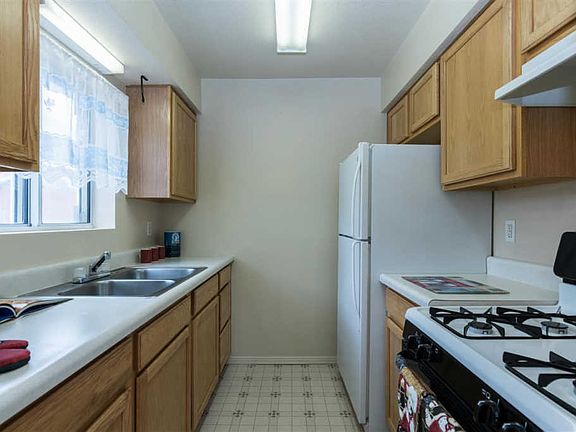 5th image of 27 San Mateo Way N #A