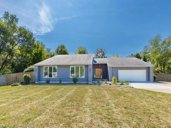 1245 Windsor Ct, Adrian, MI 49221
