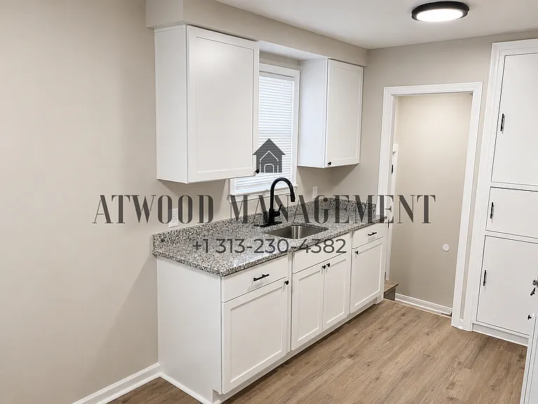 8283 Vaughan St — Photo 4