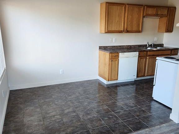 2nd image of 3308 Maple St