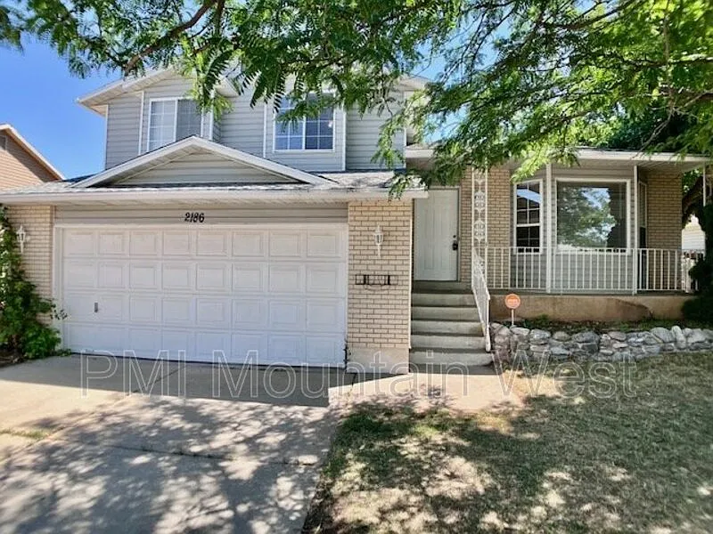5 bed, 3.0 bath, 1518 sqft, $2,425 — Photo 3