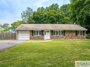 11 Joline Rd, Kendall Park, NJ 08824