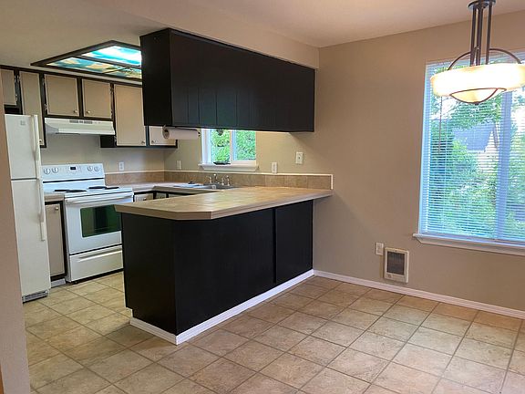 3rd image of 1511 Legion Way SE