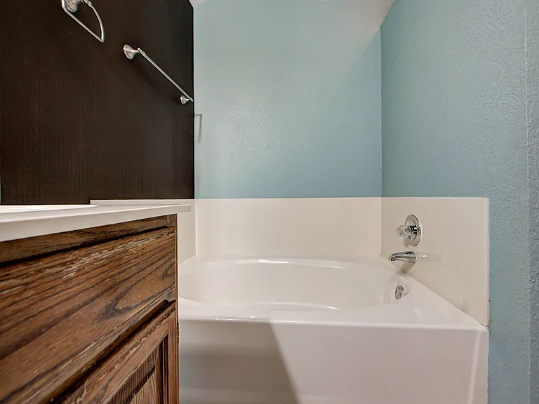 2912 Edinburg Dr — Photo 31